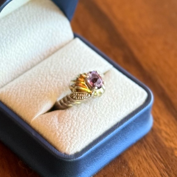 Signed size 9 sterling 925 ring with purple stone & micro diamond simulants - Picture 2 of 6